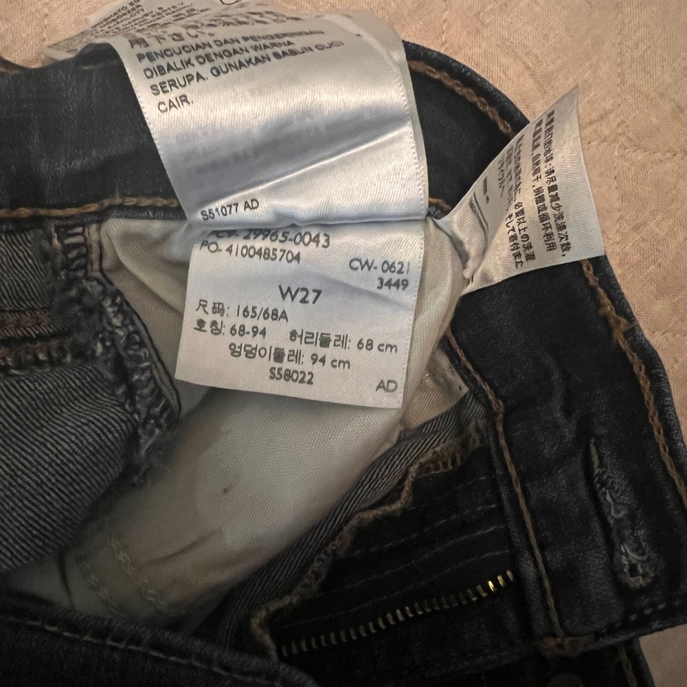Levi's MID LENGTH WOMEN'S SHORTS - Picture 6 of 6